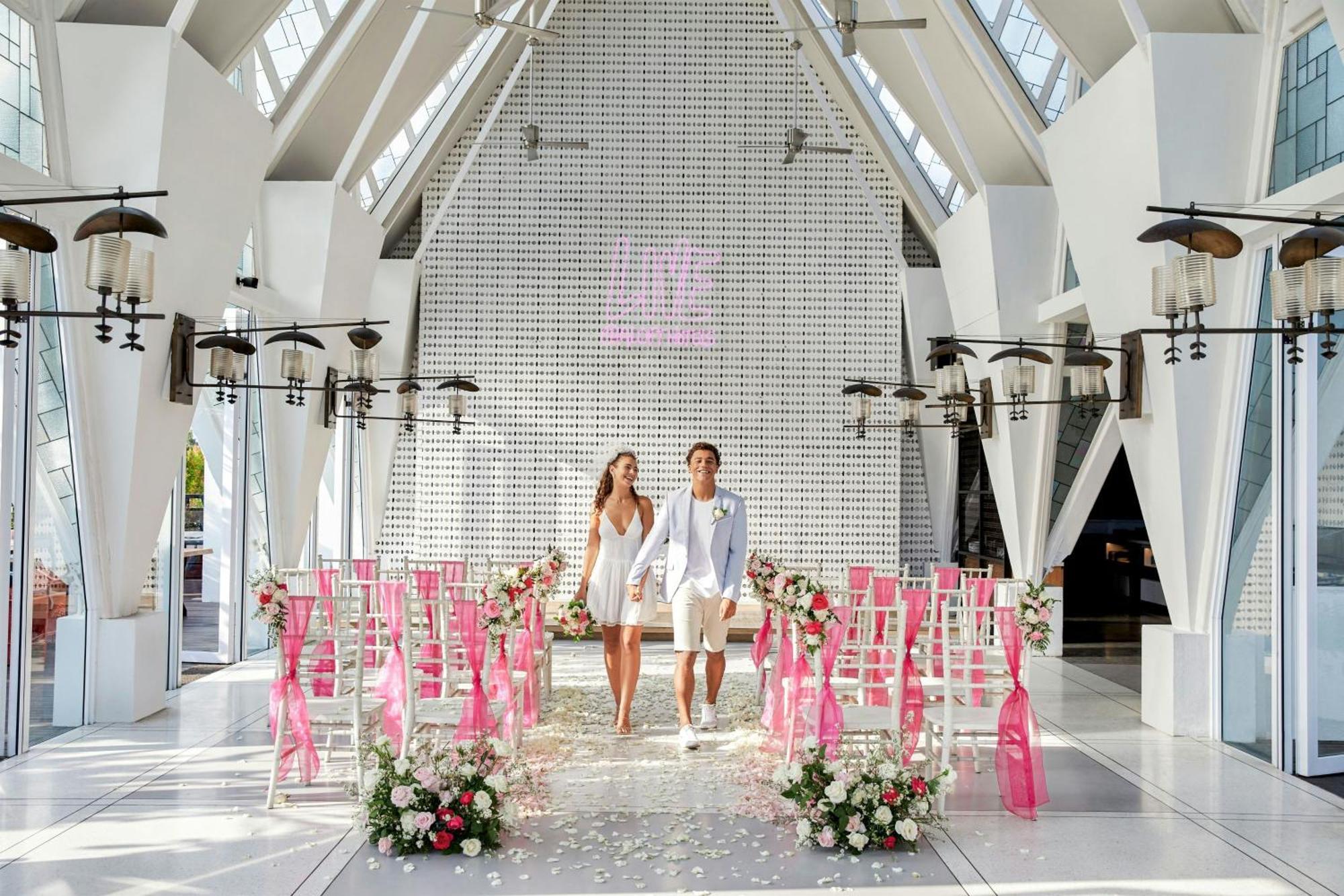 Hotel Aloft Bali Seminyak Extérieur photo